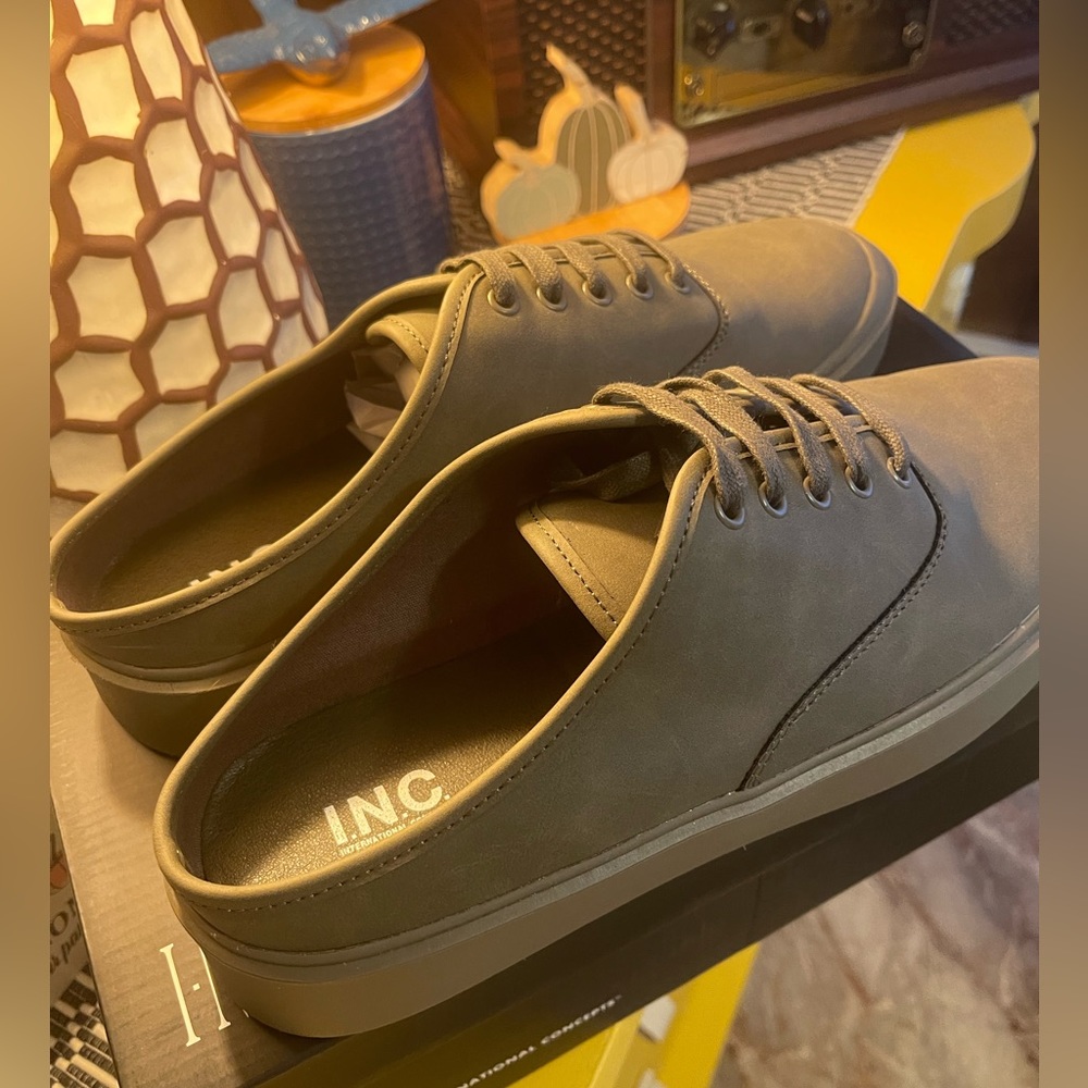 Brand new mens sneaker mules